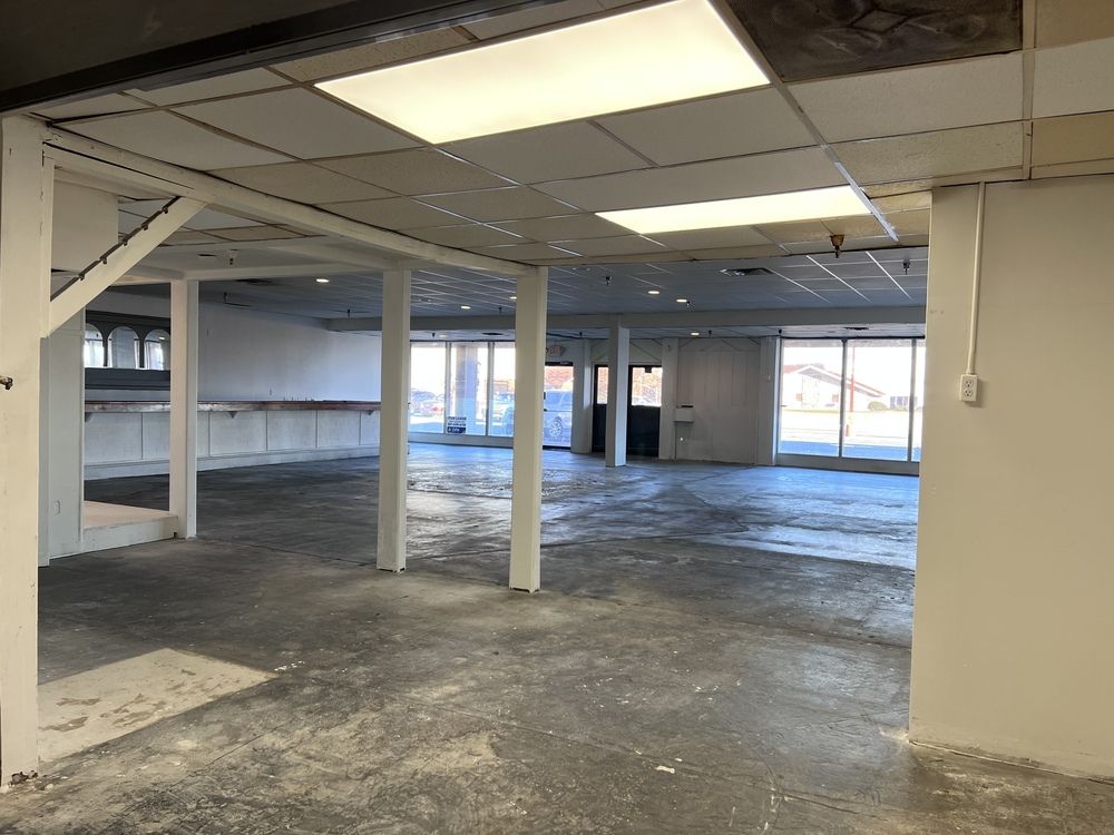 Boardwalk Village RESTAURANT OR RETAIL 3812 Central Avenue up to 10,000 Square Feet: 3810 Central Ave, Hot Springs, AR 71913